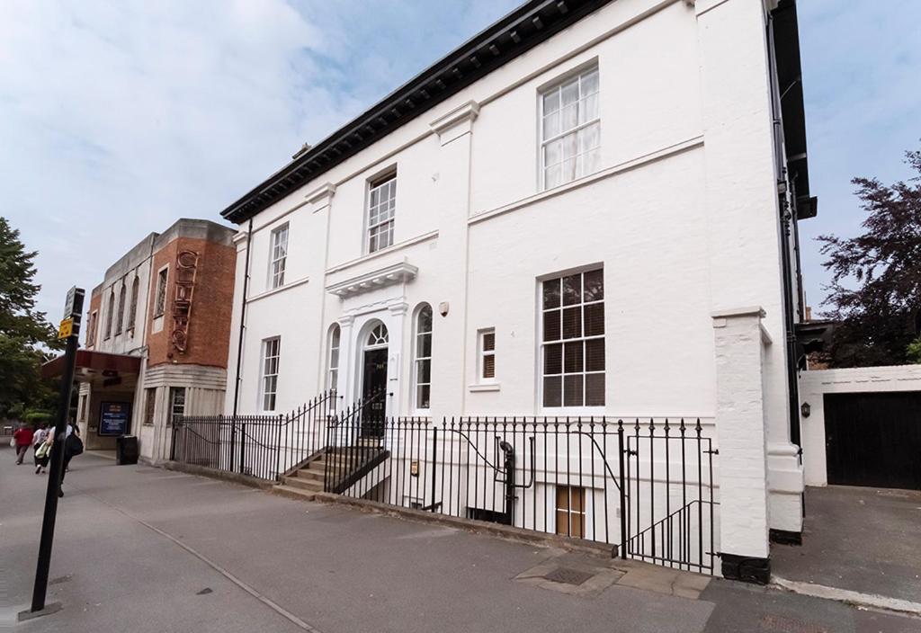 50a Clifton Garth *